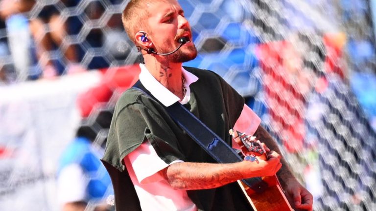 Justin Bieber interpreta una canción cristiana durante el intermedio de la final de la Copa del Mundo. (Foto: Tom Weller/picture-alliance/dpa/AP Images)